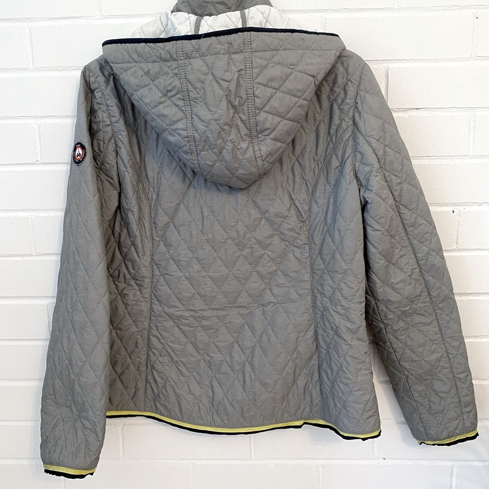 Light, quilted, insulated grey Junge (Danish) women’s jacket